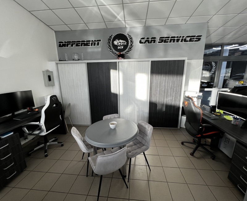 DIFFERENT CARS 35 - Obrazok